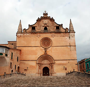 Fachada de la iglesia de Sant Miquel