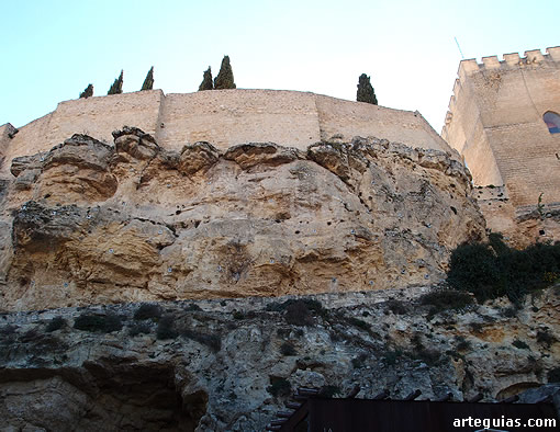 Muros de La Alcazaba