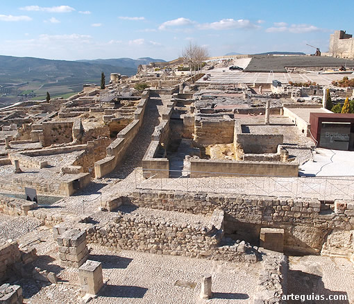 Restoos arqueológicos de las viviendas de la ciudad de Alcalá la Real antes de emigrar la población al valle