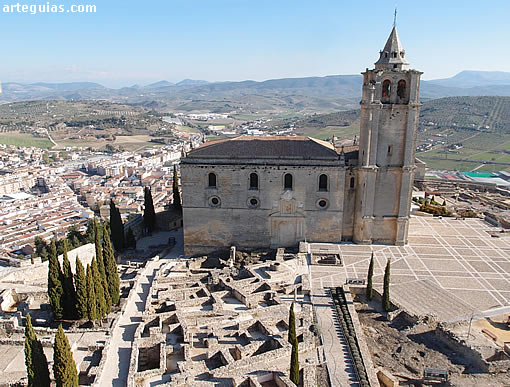 Iglesia Mayor Abacial desde la torre del homenaje del alcázar