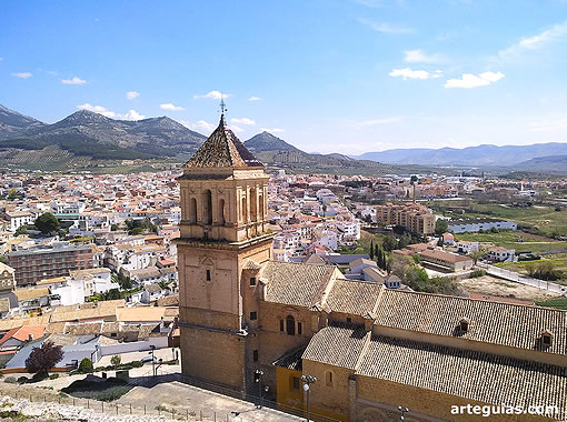 Iglesia de Santa María la Mayor de Alcaudete, desde el castillo