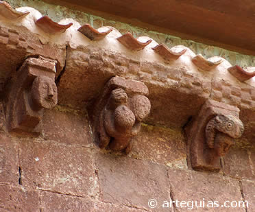 Canecillos de la iglesia de Villavelayo (La Rioja)