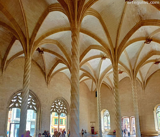 Interior de la Lonja de Palma de Mallorca