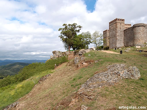 Castillo de Cortegana y la Sierra de Aracena