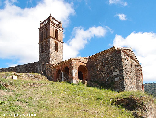 La Ermita de la Concepci&oacute;n de Almonaster la Real desde el suroeste