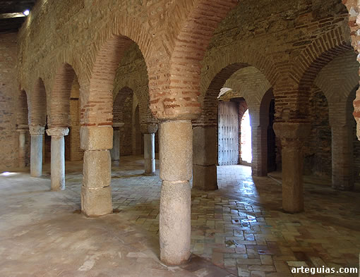 La mezquita contaba con cinco galer&iacute;as o naves