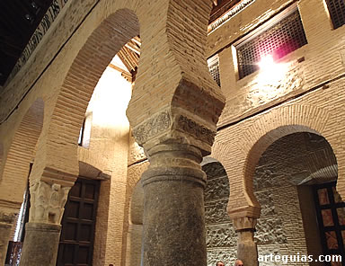Arquer&iacute;as de la antigua mezquita