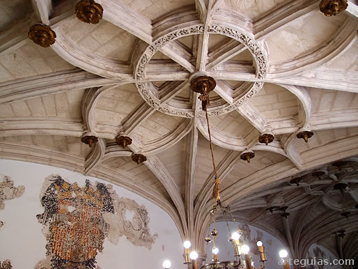 Antigua sacrist&iacute;a con sus b&oacute;vedas y pinturas