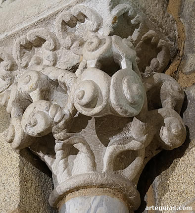 Capitel interior del &aacute;bside del monasterio