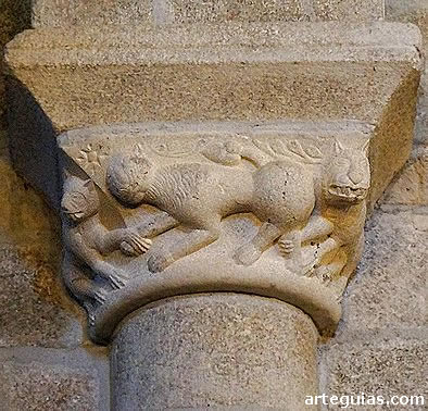 Capitel con cuadr&uacute;pedos