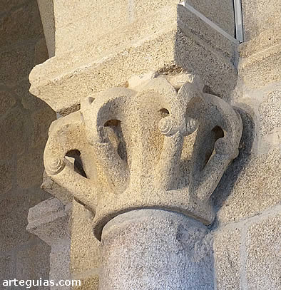 Caracter&iacute;stico capitel del Maestro de San Miguel de Eir&eacute;