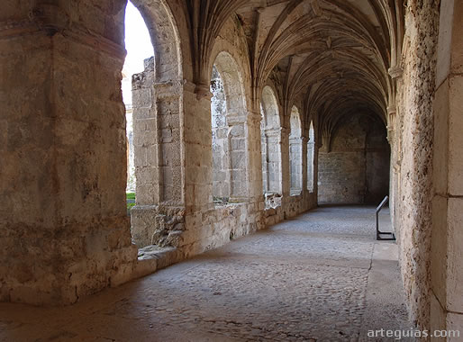 Claustro mon&aacute;stico del siglo XVI