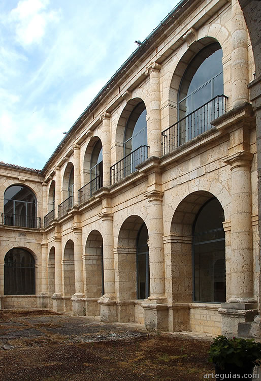 Claustro reglar de la abadía