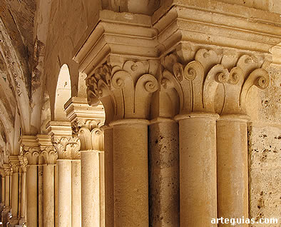Detalle del formidable claustro