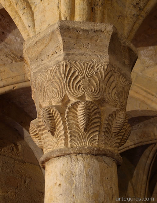 Capitel de una de las columnas de la sala capitular