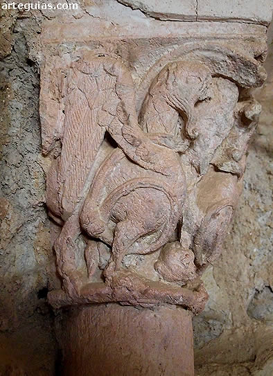 Capitel de la Sala Capitular que muestra grifos de gran calidad