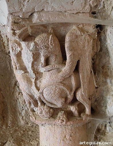 Capitel cion un grifo