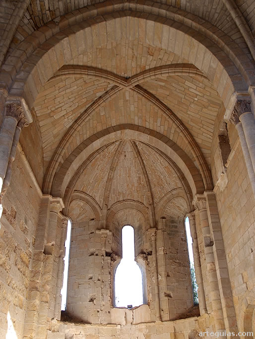 Interior del &aacute;bside central de la iglesia mon&aacute;stica