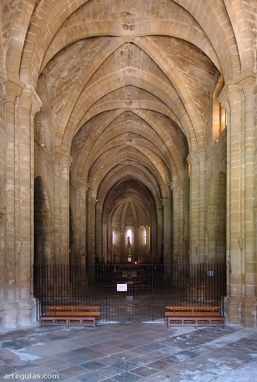 Interior de la iglesia de Santa María la Real de La Oliva, Navarra