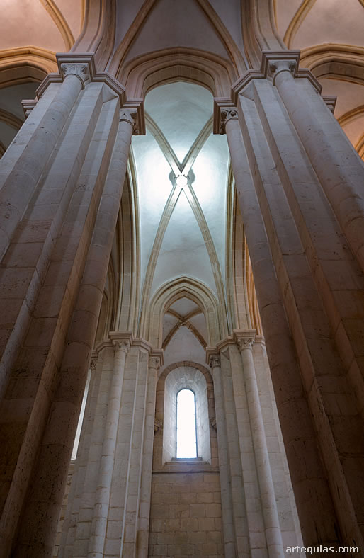 Arquitectura de la iglesia abacial del Monasterio de Alcoba&ccedil;a, Portugal