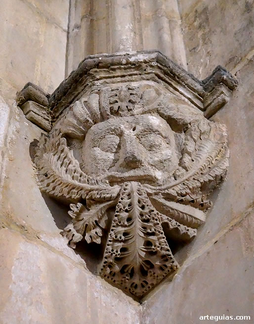 M&eacute;nsula en una de las esquinas del claustro