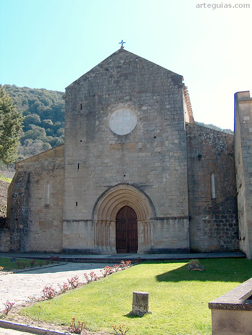 Fachada occidental del la iglesia monástica