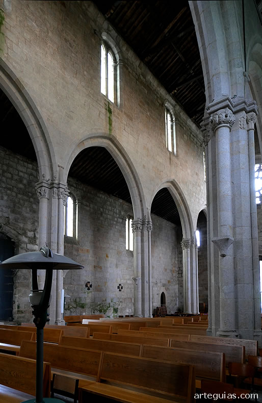 Nave central de la iglesia del Monasterio de Le&ccedil;a do Balio,