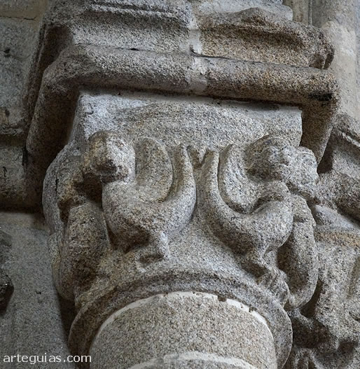 Capitel con arp&iacute;as