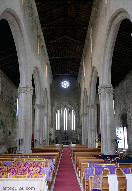 Interior de la iglesia del Monasterio de Le&ccedil;a do Balio, Portugal