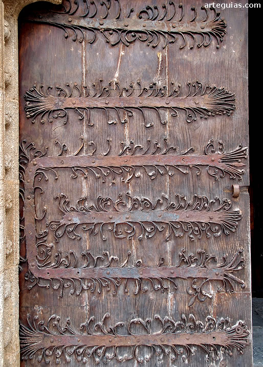 Herrajes rom&aacute;nicos de la puerta