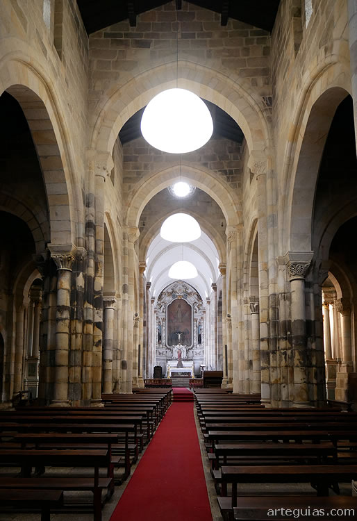 Interior de la iglesia del Monasterio de Pa&ccedil;o de Sousa