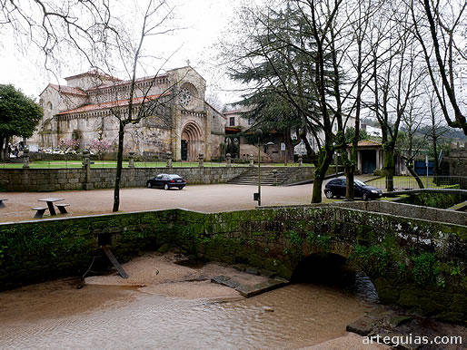 La iglesia del Monasterio de Pa&ccedil;o de Sousa desde el noroeste