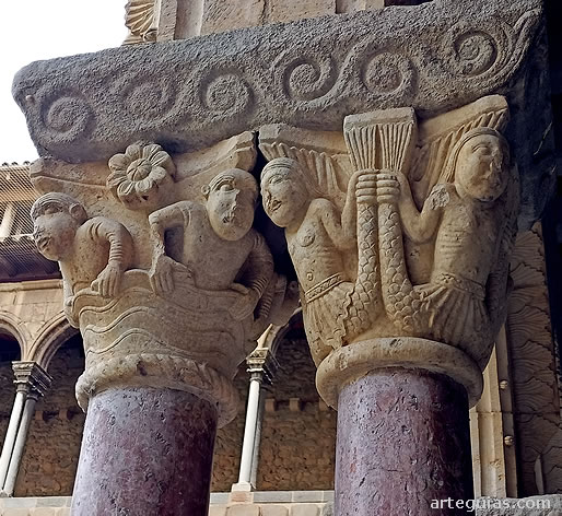 Capiteles con monos y nereidas