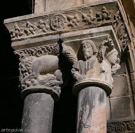 Monasterio de Ripoll:  Capiteles g&oacute;ticos del claustro