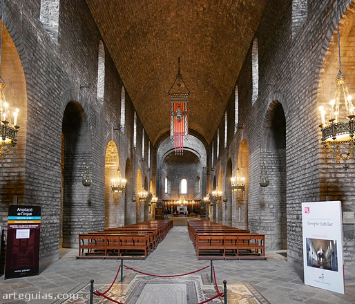 Interior de la iglesia del Monasterio de Ripoll