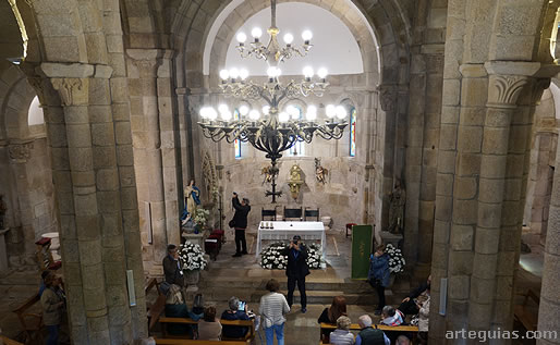 San Salvador de Bergondo: nave y &aacute;bside central