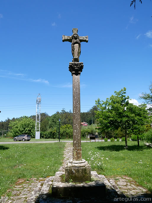 Cruceiro de Bergondi&ntilde;o en Bergondo, A Coru&ntilde;a