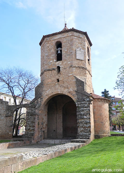 La cabecera y el cimborrio-campanario desde el oeste