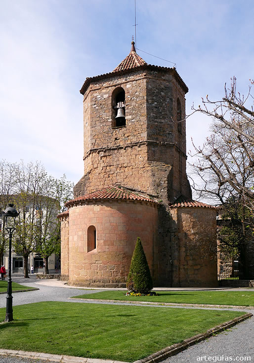 Ruina de la iglesia de San Joan y Sant Pau. Sant Joan de les Abadesses