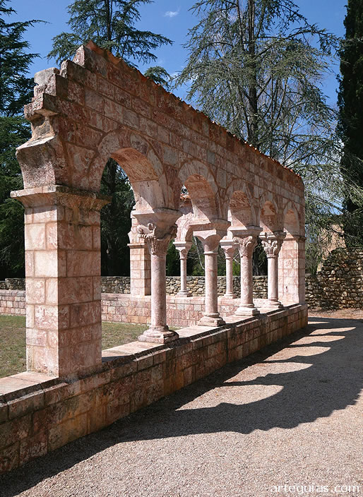 Esquina del claustro de Sant Miquel de Cuix&agrave;