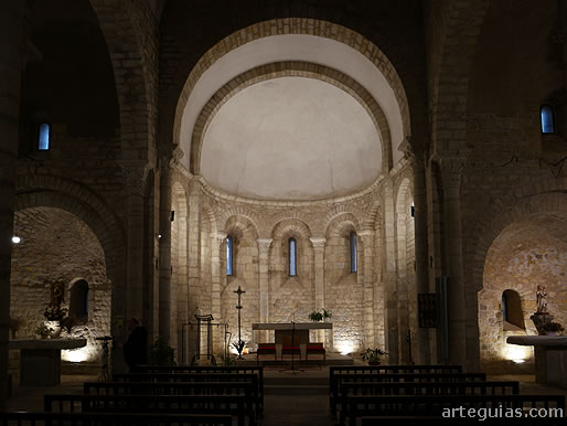 Aspecto interior de los tres &aacute;bsides con su abovedamientos