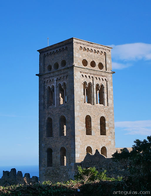 Torre campanario de tipo lombarda