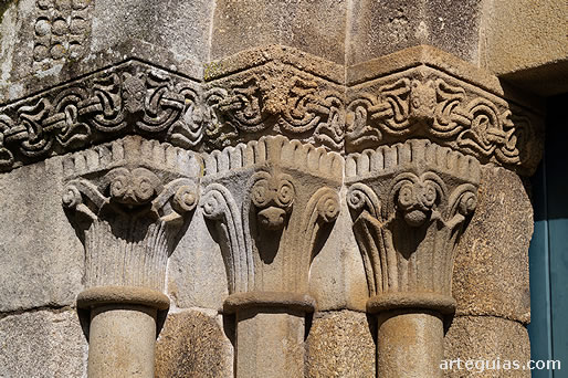 Capiteles de la puerta meridional