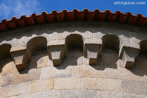 Cornisa del &aacute;bside