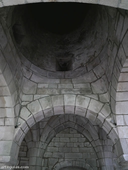 Chimenea de la cocina del monasterio cisterciense