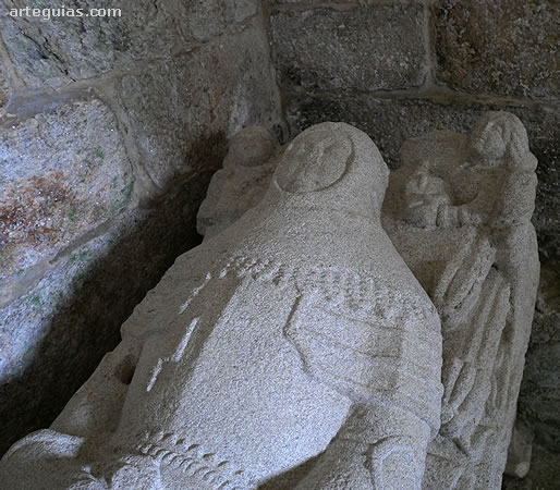 Estatua yacente de un sarc&oacute;fago del siglo XIV