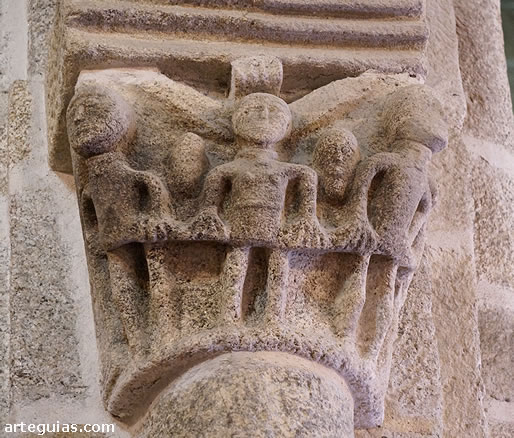 Capitel historiado interior