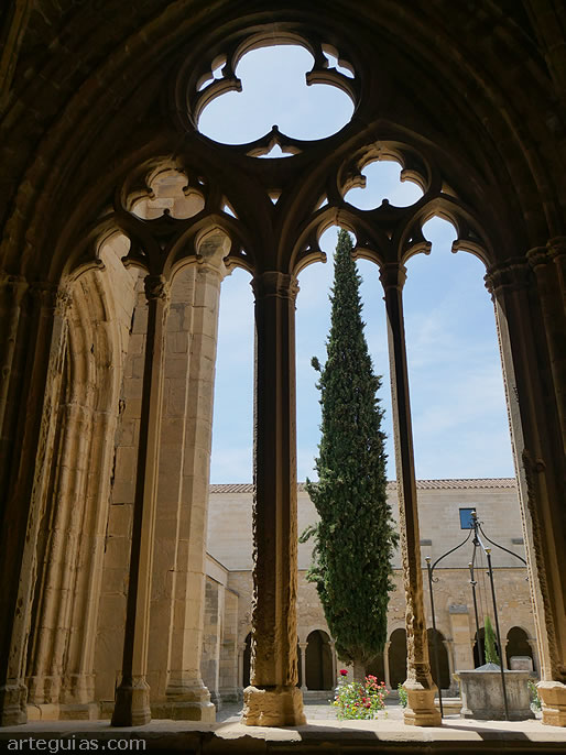 Arco g&oacute;tico de la panda norte del claustro del Monasterio de Vallbona de les Monges