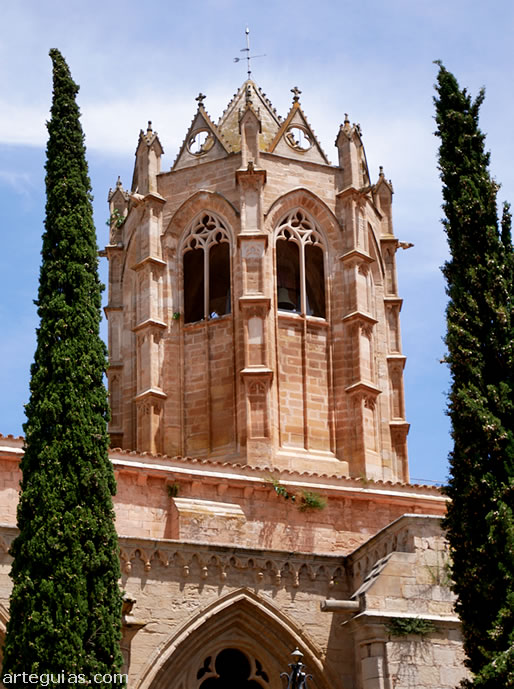 Espectacular torre campanario