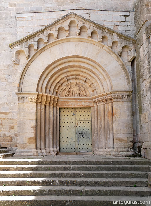 Portada septentrional del monasterio